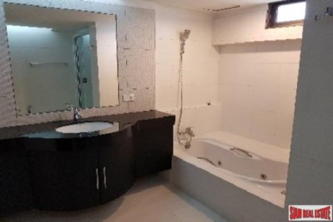 4 bedrooms Apartment in Bangkok, Thailand No. 96819 24