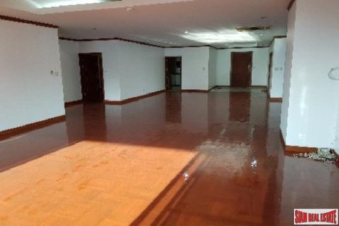 4 bedrooms Apartment in Bangkok, Thailand No. 96819 21