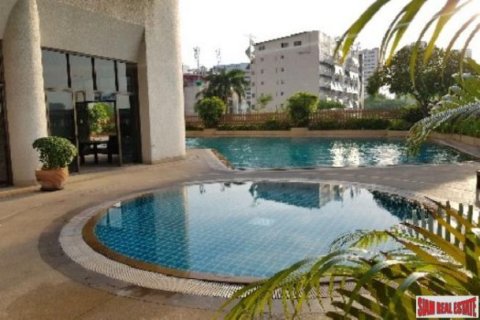 4 bedrooms Apartment in Bangkok, Thailand No. 96819 1