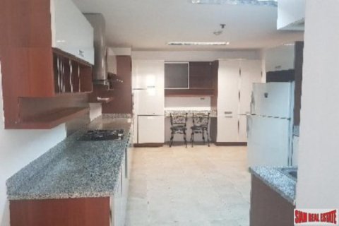 4 bedrooms Apartment in Bangkok, Thailand No. 96819 16