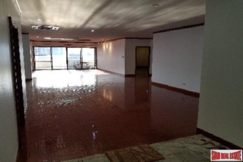 4 bedrooms Apartment in Bangkok, Thailand No. 96819 10