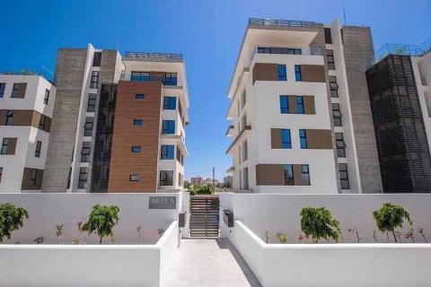 2 bedrooms Apartment in Agios Athanasios, Cyprus No. 32859 11