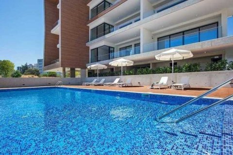 2 bedrooms Apartment in Agios Athanasios, Cyprus No. 32859 2
