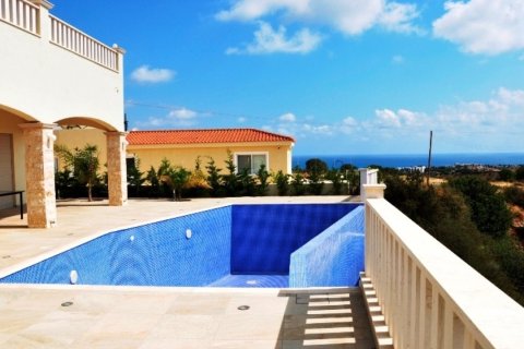 3 bedrooms Villa in Paphos, Cyprus No. 105694 2