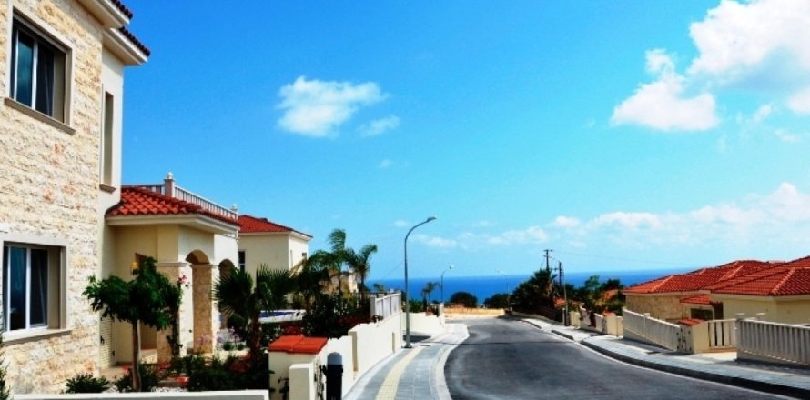 3 bedrooms Villa in Paphos, Cyprus No. 105694