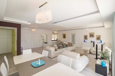 3 bedrooms Penthouse in Limassol, Cyprus No. 76082 3