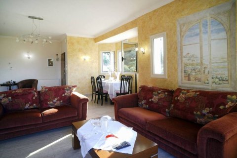 4 bedrooms Villa in Corfu, Greece No. 104953 8