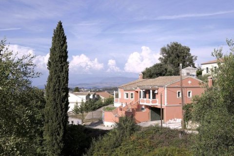 4 bedrooms Villa in Corfu, Greece No. 104953 1