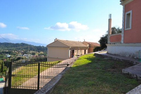 4 bedrooms Villa in Corfu, Greece No. 104953 3