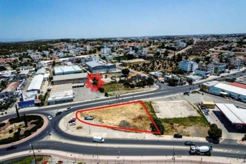 Commercial property à Latsia, Cyprus No. 82869 1