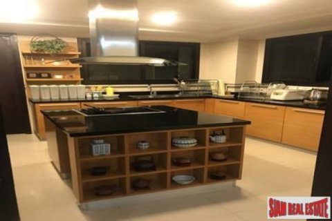 3 bedrooms Apartment in Bangkok, Thailand No. 95794 8