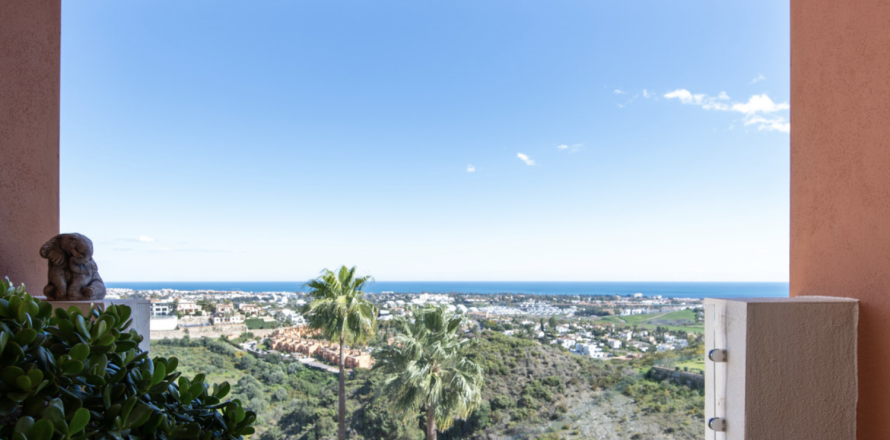 3 bedrooms Townhouse in Estepona, Spain No. 92337