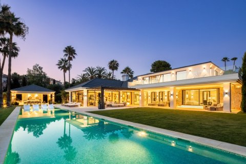 7 bedrooms Villa in Marbella, Spain No. 111271