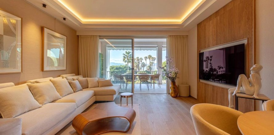 2 bedrooms Apartment in Cannes, France No. 67357