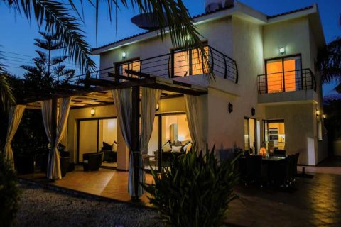 3 bedrooms Villa in Tala, Cyprus No. 66511 4