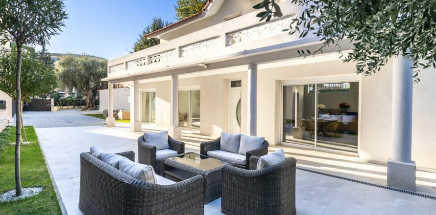 4 bedrooms Townhouse in Cannes, France No. 77823