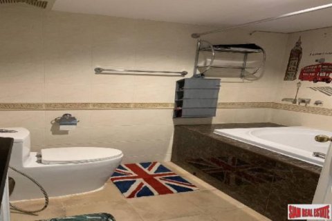 4 bedrooms House in Bangkok, Thailand No. 96305 8