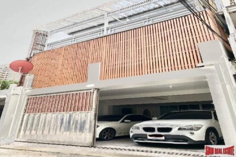 4 bedrooms House in Bangkok, Thailand No. 96305 1