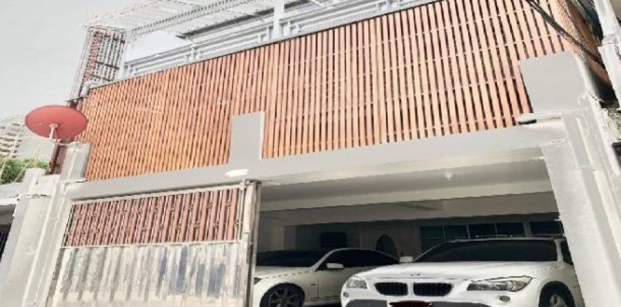 4 bedrooms House in Bangkok, Thailand No. 96305