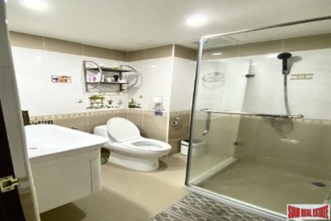 4 bedrooms House in Bangkok, Thailand No. 96305 15