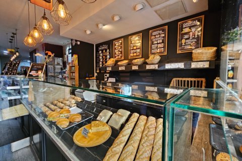 140m² Commercial property à Barcelona, Spain No. 25324