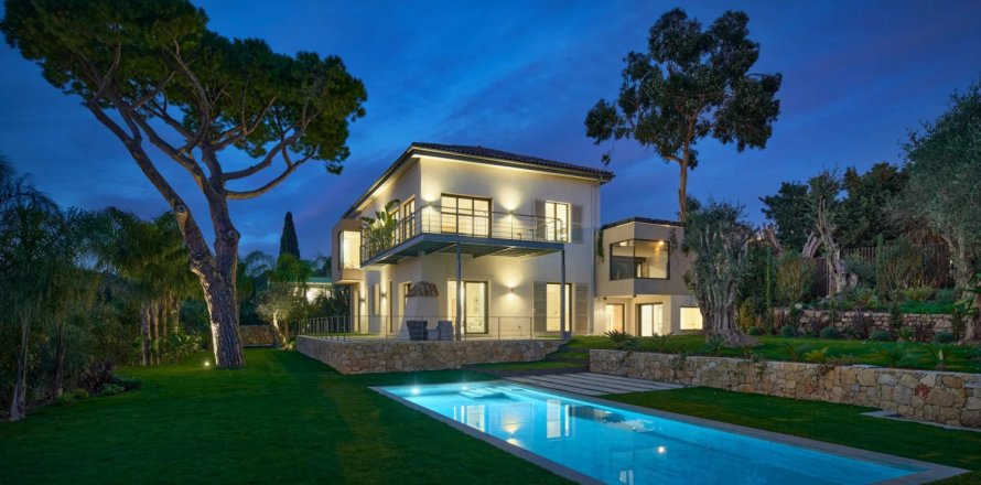 5 dormitorios Villa en Cannes, France No. 67297