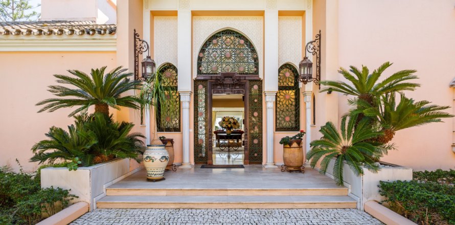 8 bedrooms Villa in Dinh An, Vietnam No. 27414