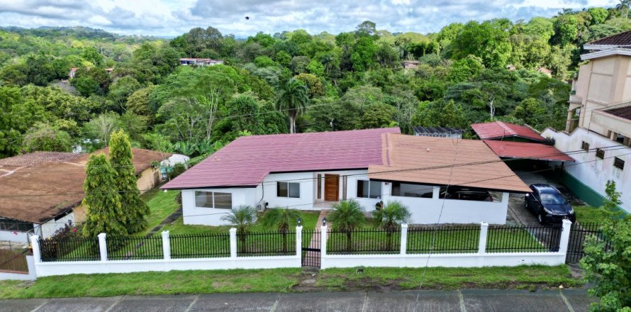 5 bedrooms House in Panama City, Panama No. 76525