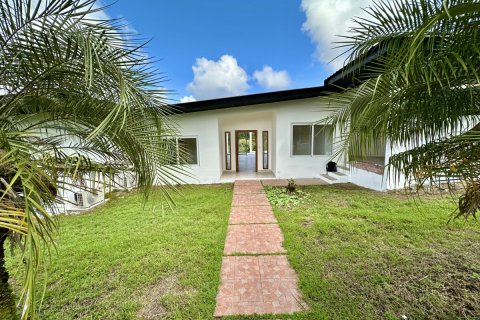 5 bedrooms House in Panama City, Panama No. 76525 2