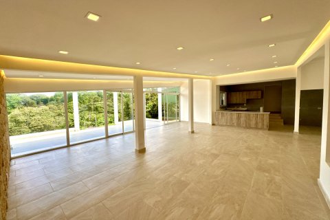 5 bedrooms House in Panama City, Panama No. 76525 4