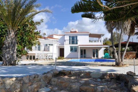 Studio Villa in Paphos, Cyprus No. 105753 1