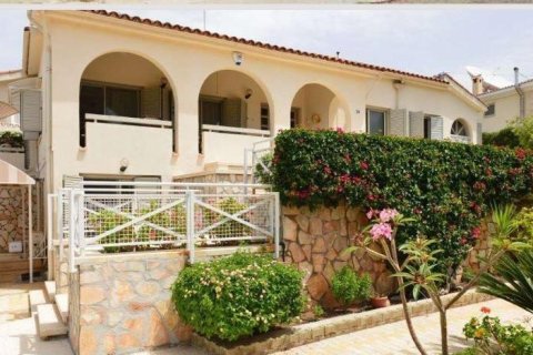 3 bedrooms House in Paphos, Cyprus No. 37220 3