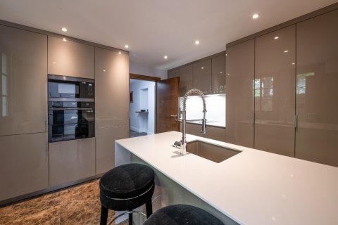 8 bedrooms House in Chamonix-Mont-Blanc, France No. 99956 7