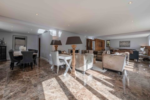 8 bedrooms House in Chamonix-Mont-Blanc, France No. 99956 3