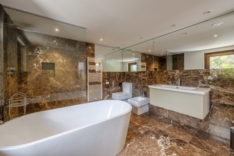 8 bedrooms House in Chamonix-Mont-Blanc, France No. 99956 9