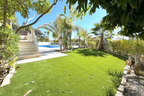 5 bedrooms Villa in Germasogeia, Cyprus No. 75384 2