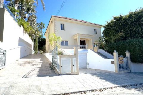 5 bedrooms Villa in Germasogeia, Cyprus No. 75384 3