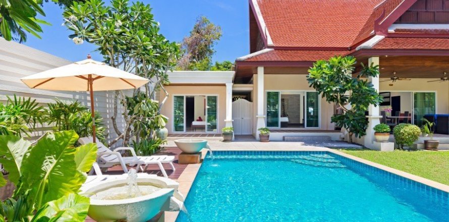 3 bedrooms Villa in Rawai, Thailand No. 97359