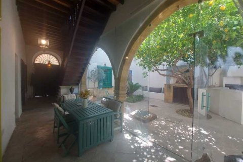 3 bedrooms House in Nicosia, Cyprus No. 101796 1