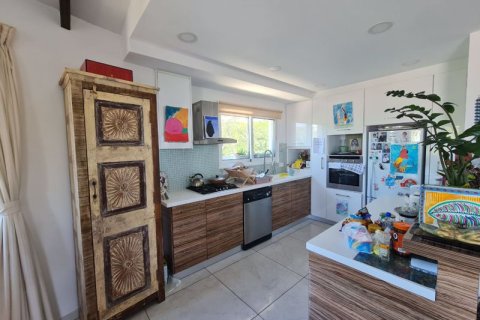 6 bedrooms Villa in Tala, Cyprus No. 36749 8