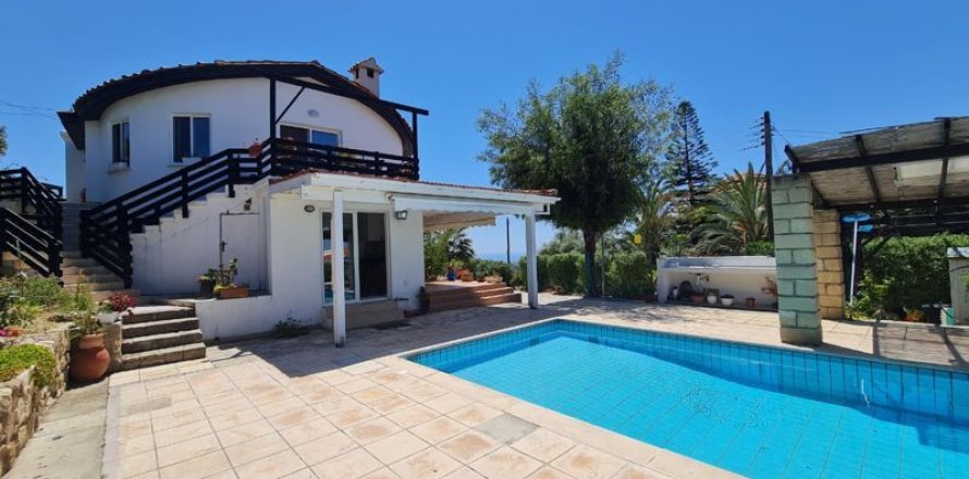 6 bedrooms Villa in Tala, Cyprus No. 36749