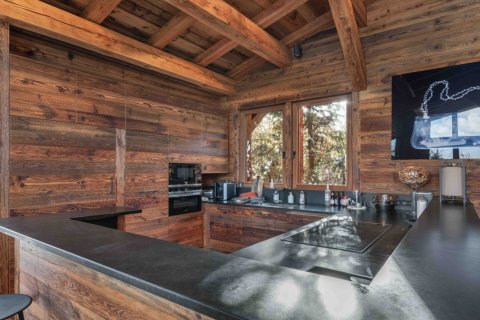 6 bedrooms House in Combloux, France No. 99535 6