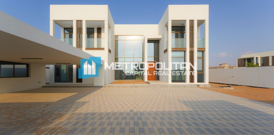 5 bedrooms Villa in Abu Dhabi, UAE No. 122898