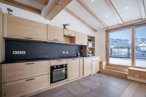 8 bedrooms Apartment in Les Belleville, France No. 100004 12