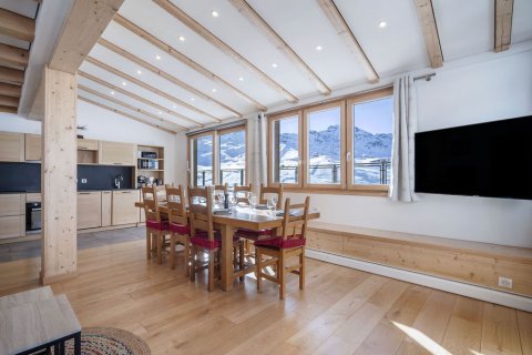 8 bedrooms Apartment in Les Belleville, France No. 100004 4