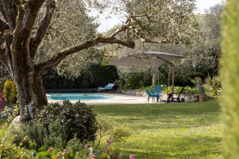 Вилла с 5 спальнями в Гатьер, Франция №100240 3