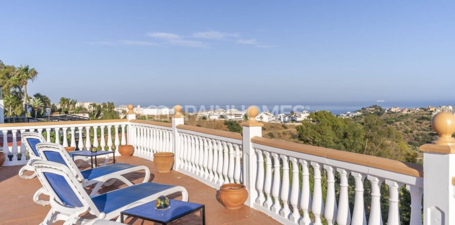 7 bedrooms Villa in Benalmadena, Spain No. 110569