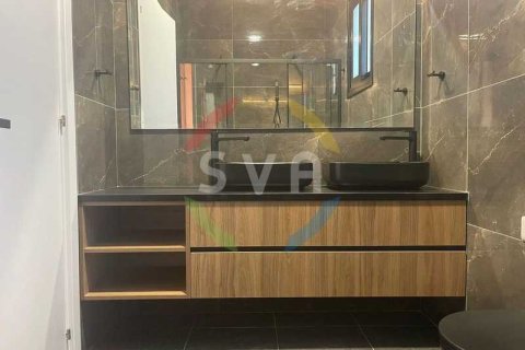 5 bedrooms Villa in Germasogeia, Cyprus No. 74133 8