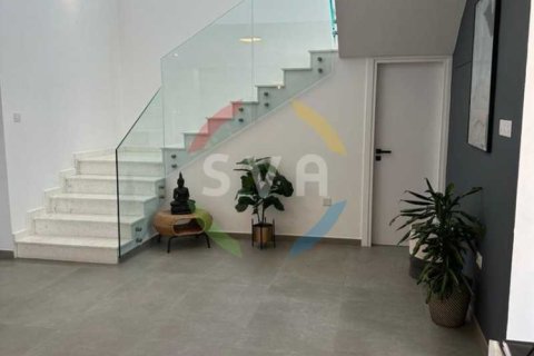 5 bedrooms Villa in Germasogeia, Cyprus No. 74133 5