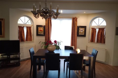 4 dormitorios House en Kalyvia Thorikou, Greece No. 107757 2